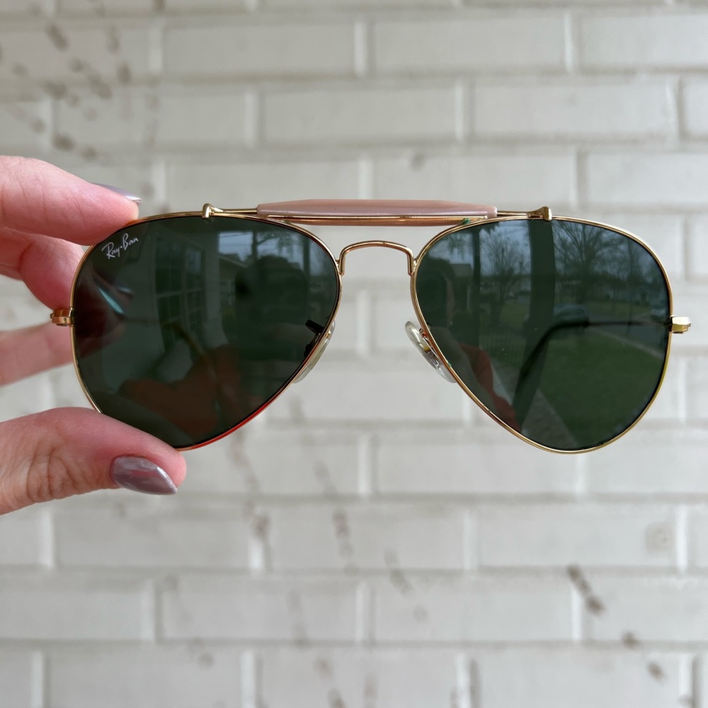 Ray-ban womens aviator sunglasses.